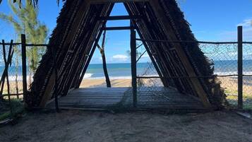 Plage, chaises longues