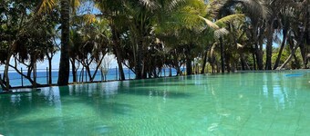 ZANATANY BEACH Hotel, Beachfront Bungalows with an Infinity Pool