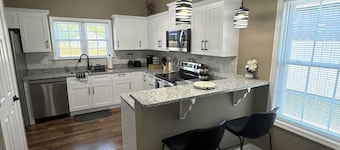 3-bedroom Brand-New Mountain Retreat and Pet Friendly
