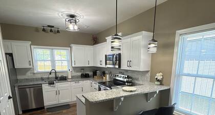 3-bedroom Brand-New Mountain Retreat and Pet Friendly
