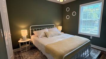 3 slaapkamers, een strijkplank/strijkijzer, wifi, beddengoed