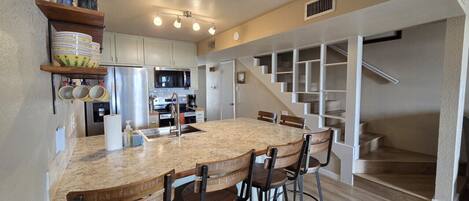 Coffee/tea maker, fridge, microwave, stovetop