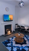 Apartment, 3 Bedrooms | Living room
