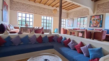 2 Bars/Lounges, Poolbar