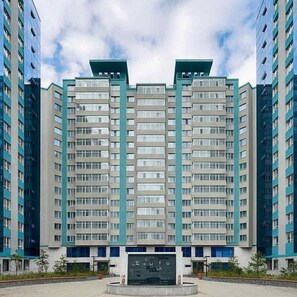 Exterior - Clean, Cozy & Spacious Apartment Great for Families and Friends (Ulaanbaatar)