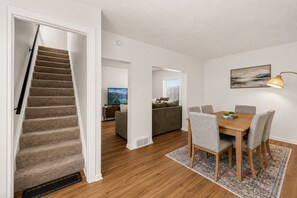 A modern apartment with a staircase, a dining area, and a living room. - Willow & Mist - Gorgeous 3-bedroom house minutes from Niagara Falls attractions (Niagara Falls)