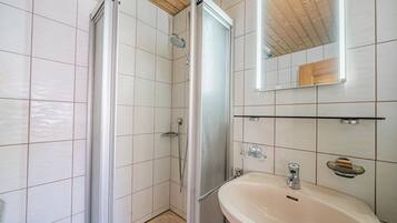 Basic Apartment, 1 Bedroom | Bathroom