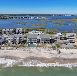 On the beach - A Wave From It All/4 bed 3 bath Pool Oceanfront (north Topsail Beach)