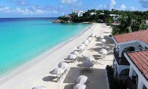 På stranden