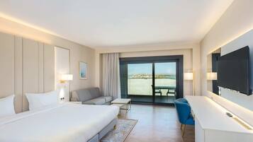 Ropa de cama hipoalergénica y minibar con artículos gratuitos