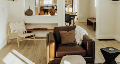 Luxury adventure hub, game room,fire pit, well-appointed kitchen, stunning view!