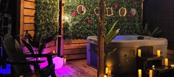 The Rabbit Hole | Luxury Tiny Home | Hot Tub & Barrel Sauna | Adults Only