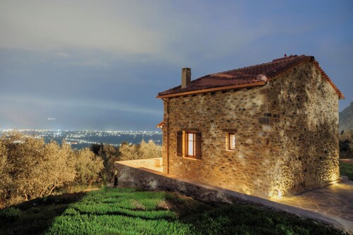 Mystras Panorama House. Stone House wtih Jacuzzi and the best View