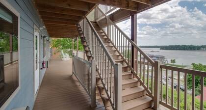 The Deckhouse at Aerie`s Resort