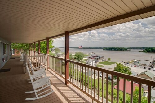 The Deckhouse at Aerie`s Resort
