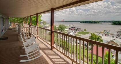 The Deckhouse at Aerie`s Resort