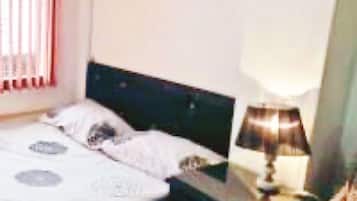 1 dormitorio, tabla de planchar con plancha, Internet y ropa de cama