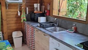 Private kitchen - Country-style lodging not far from the beach (Sainte-Anne)