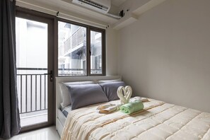 Desk, iron/ironing board, WiFi, bed sheets - 2BR by MOA Fully Furnished Sleeps 5 (Pasay City)