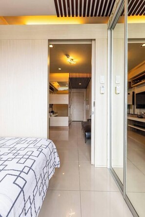 Room - Spacious 2BR MOA Fully Furnished (Pasay)