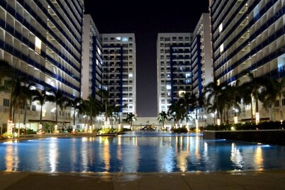 2BR at MOA Fully Furnished Sleeps 5
