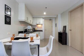 Private kitchen - 2BR at MOA Fully Furnished Sleeps 5 (Pasay)