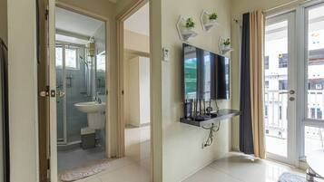 Hair dryer, towels, soap, shampoo