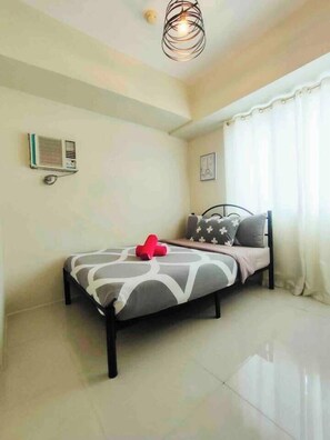 Room - 2BR at MOA Fully Furnished Sleeps 5 (Pasay)