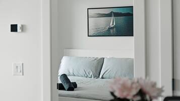 Desk, WiFi, bed sheets