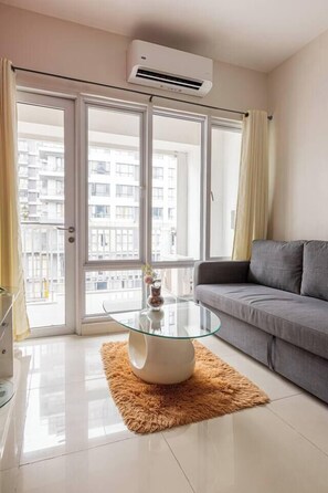Living area - 2BR at MOA Fully Furnished Sleeps 5 (Pasay)