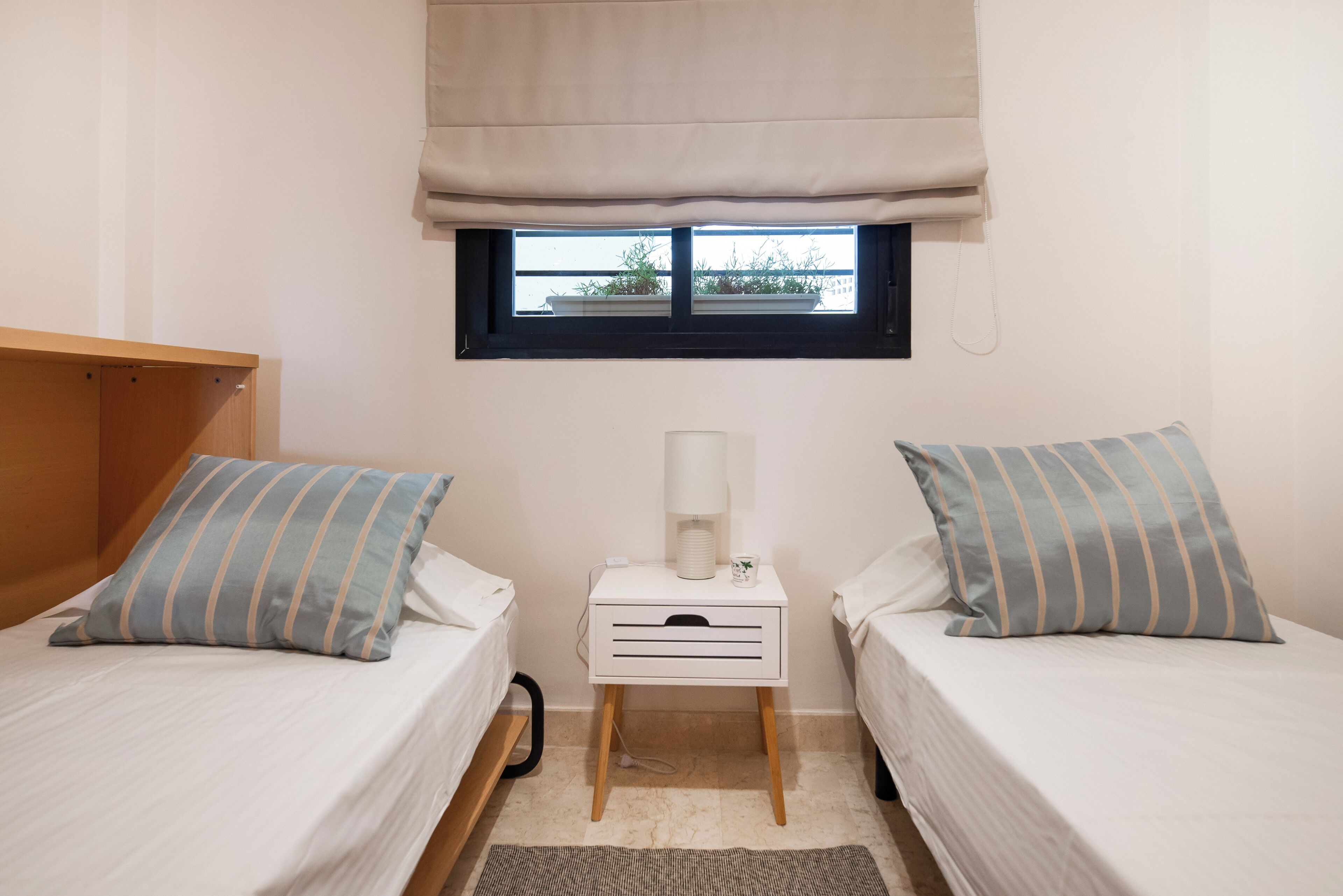 2 bedrooms, internet, bed sheets