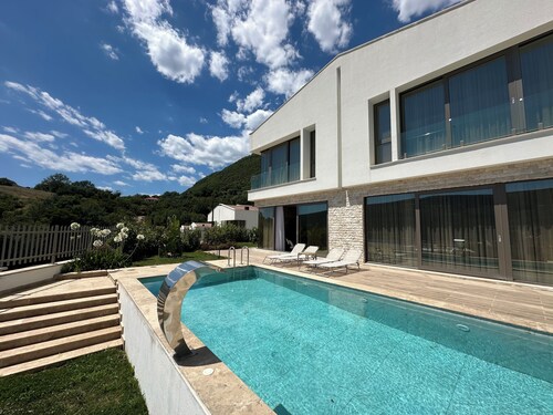 Cozy 3-Bedroom Villa in marvelous Hercegnovi with private pool