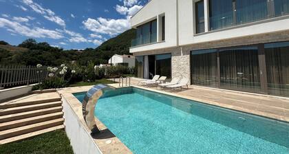 Cozy 3-Bedroom Villa in marvelous Hercegnovi with private pool