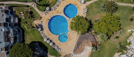 Piscine couverte, piscine extérieure