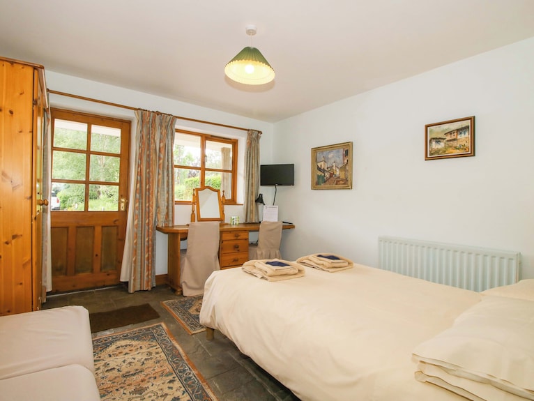 Apartment 2, Pet Friendly, With A Garden In Lydbury North - Herefordshire