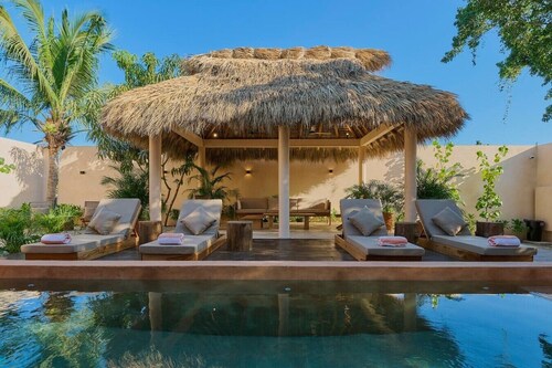 Cambria · Full Private Villa with Pool 6BR