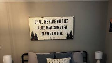 2 bedrooms, iron/ironing board, WiFi, bed sheets
