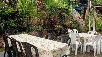 Tempat makan luar