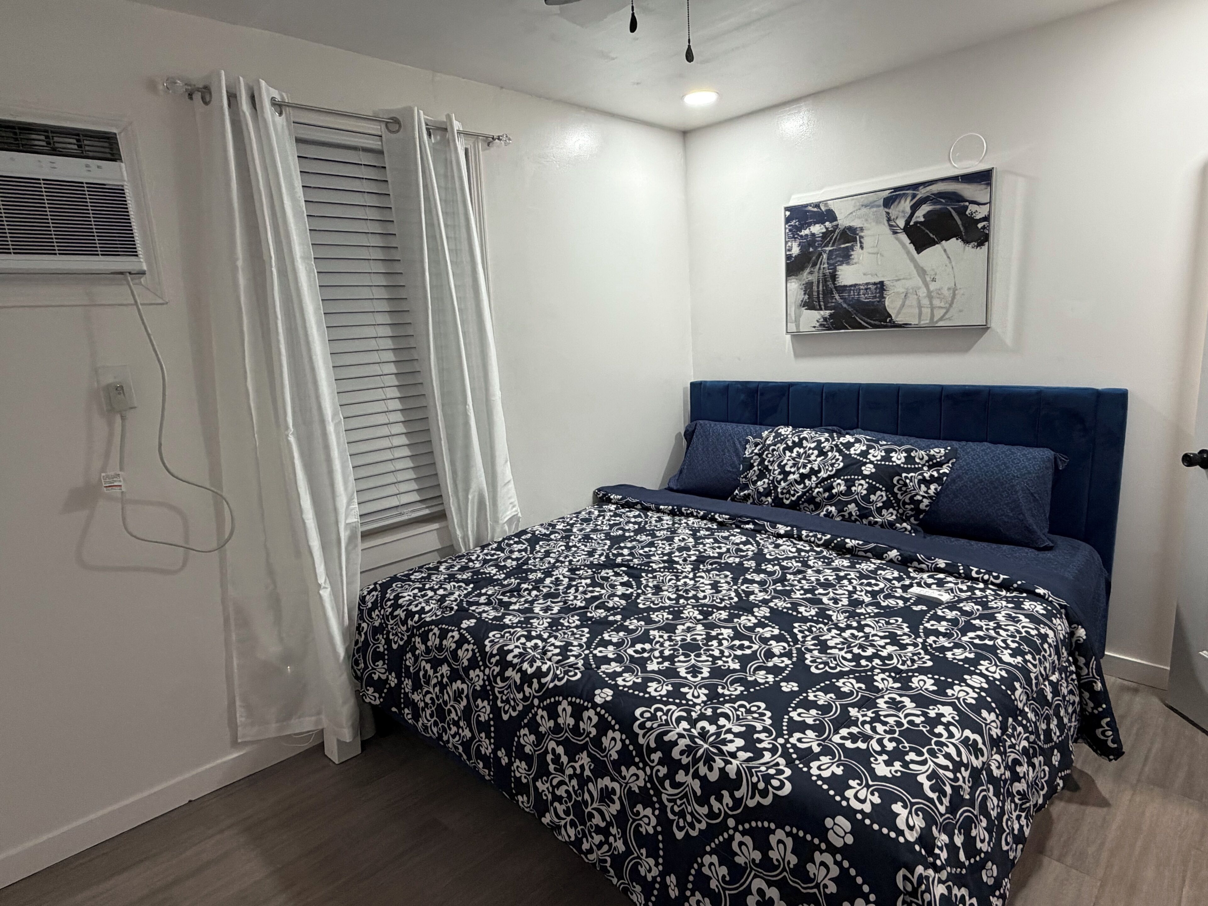 2 bedrooms, iron/ironing board, WiFi, bed sheets