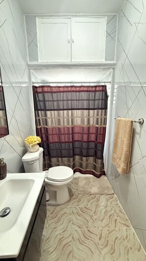 Hair dryer, towels, soap, toilet paper - Nice 3-bedroom House with AC in charming Vega Baja-free transportation for Beach (Vega Baja)