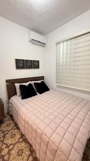 Iron/ironing board, WiFi, bed sheets - Nice 3-bedroom House with AC in charming Vega Baja-free transportation for Beach (Vega Baja)