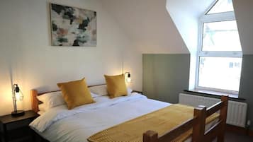 Standard-Doppel- oder -Zweibettzimmer, Stadtblick | Schreibtisch, laptopgeeigneter Arbeitsplatz, kostenloses WLAN