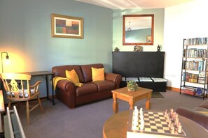 Living area - Glengarriff Hostel (Glengarriff)