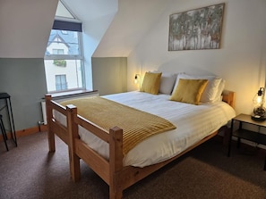 Double or Twin Room | Desk, laptop workspace, free WiFi - Glengarriff Hostel (Glengarriff)
