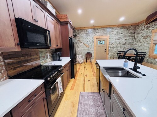 Historic Schoolhouse/Log Cabin - minutes to the beautiful South Branch River!
