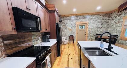 Historic Schoolhouse/Log Cabin - minutes to the beautiful South Branch River!