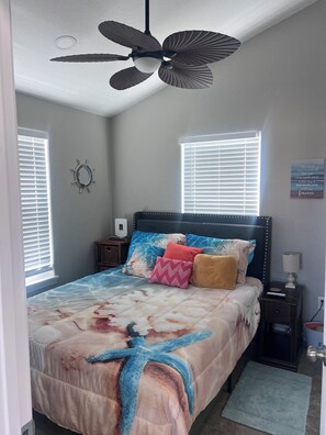 2 bedrooms, WiFi, bed sheets -     Flip Flop – Relax, Unwind & Make Beach Memories 2-bedroom (surfside)