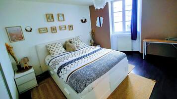 2 bedrooms, desk, iron/ironing board, free WiFi