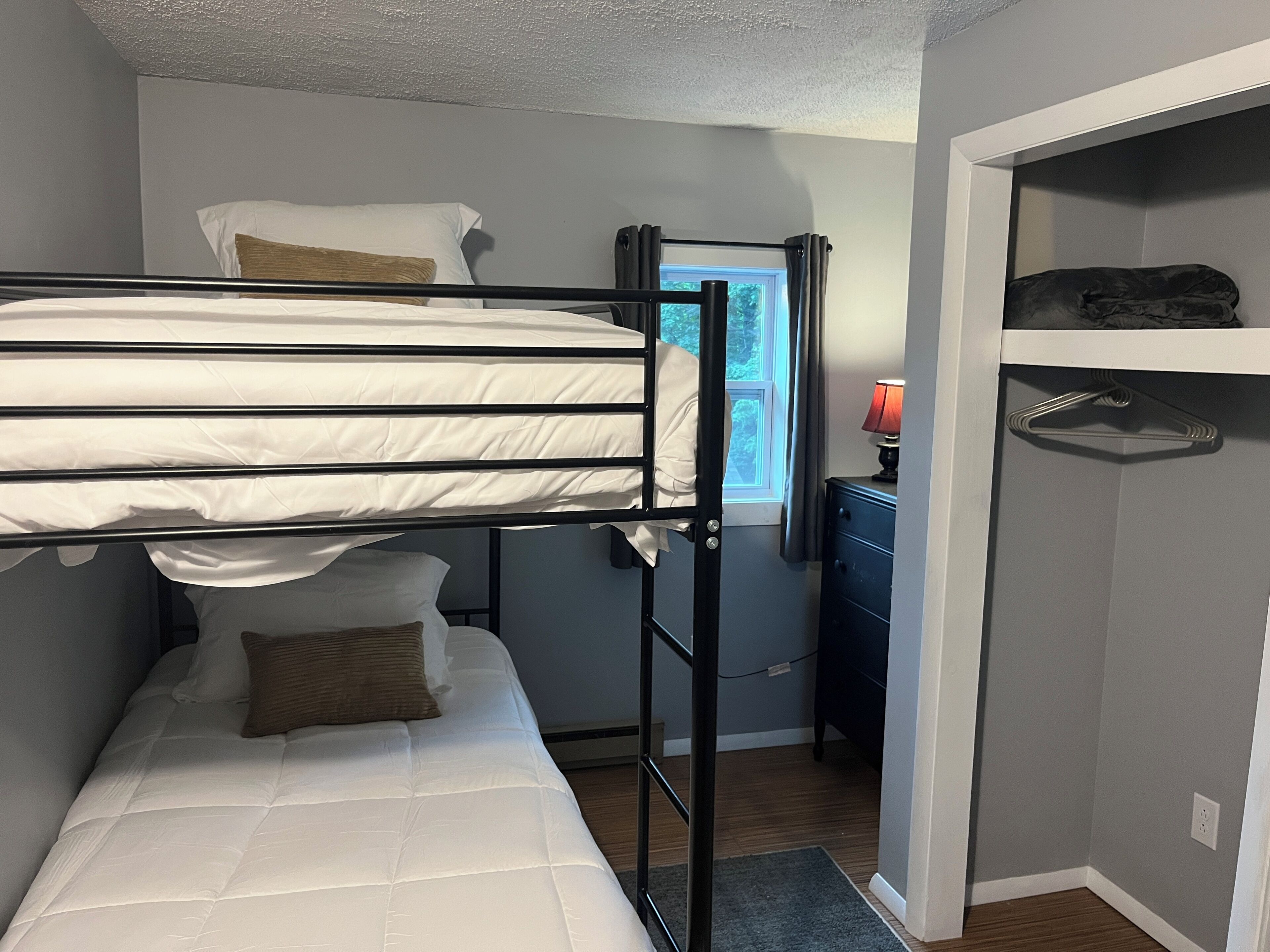 WiFi, bed sheets
