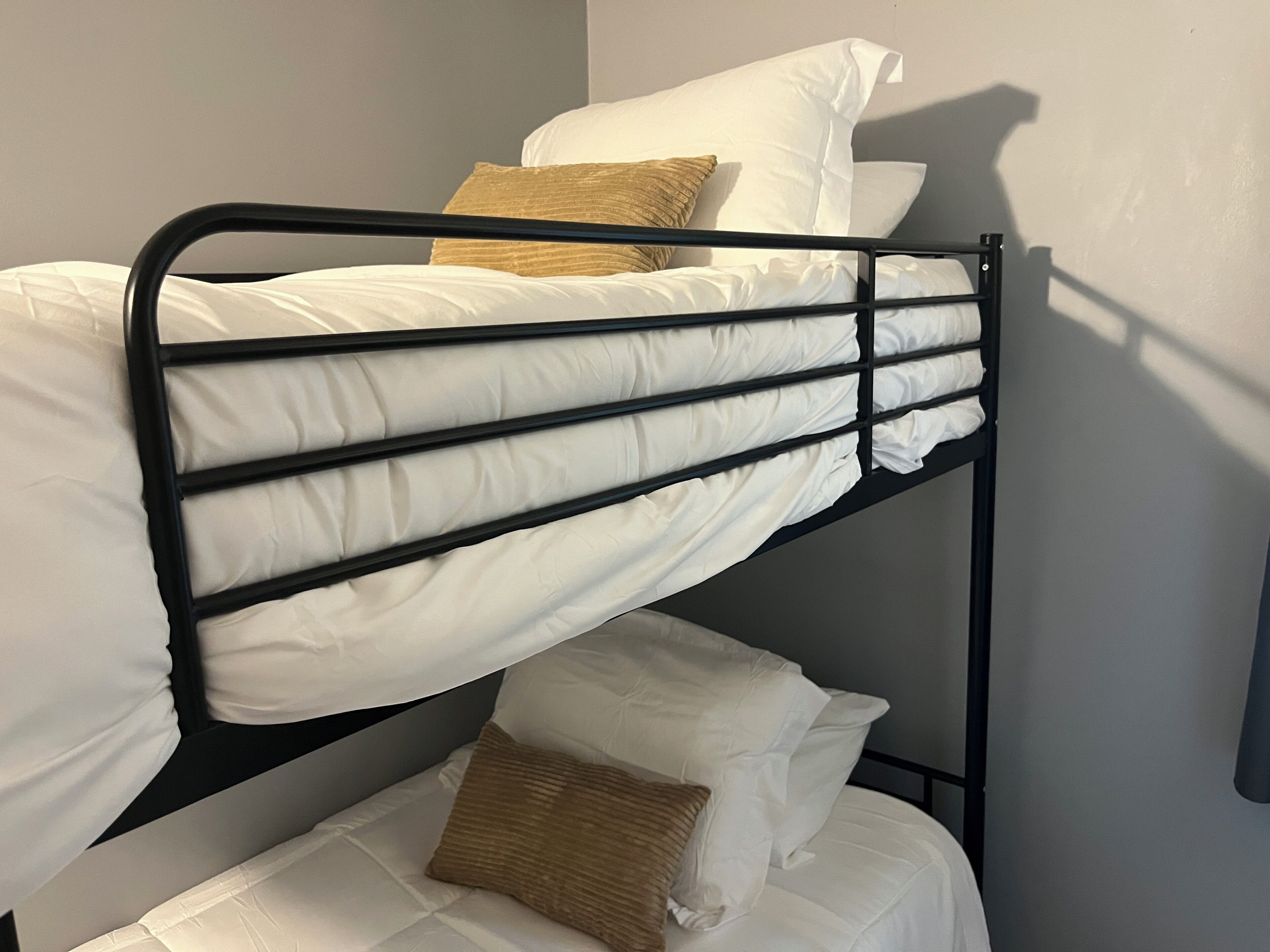 WiFi, bed sheets